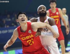 中国男子篮球世界杯夺首胜，胡金秋赛后宣布意外决定，乔帅追悔莫及